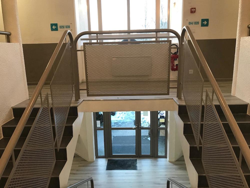 Hotel Du Stade Ex Kyriad Direct Lille Est Stade Pierre Mauroy Вільнев-д'Аск Екстер'єр фото